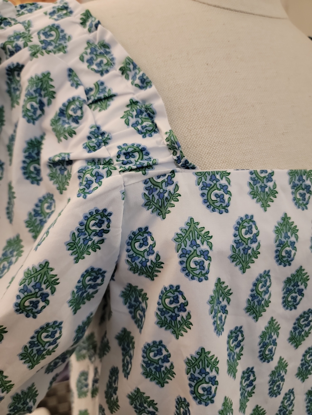 Square-Neck Puff Sleeve Top in Blue and Green - Picture 4 of 4